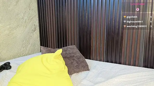 tanisha  lux online show from April 11, 2026, 7:45 am