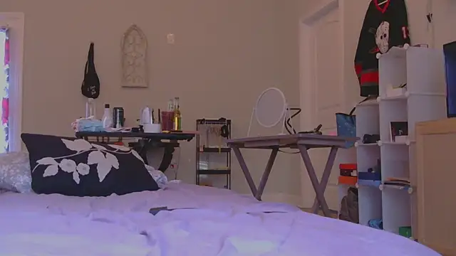 xouniq online show from February 12, 2026, 10:09 pm