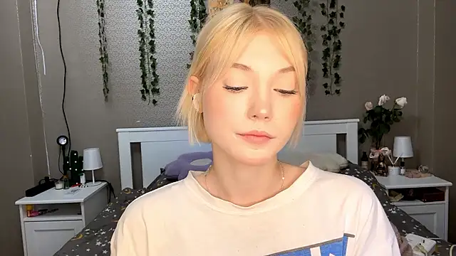 Snapshot of LlsabethHaze chatting on February 1, 2026, 8:34 am LlsabethHaze online show from February 1, 2026, 8:34 am