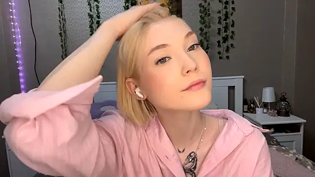 Snapshot of LlsabethHaze chatting on February 6, 2026, 12:12 pm LlsabethHaze online show from February 6, 2026, 12:12 pm