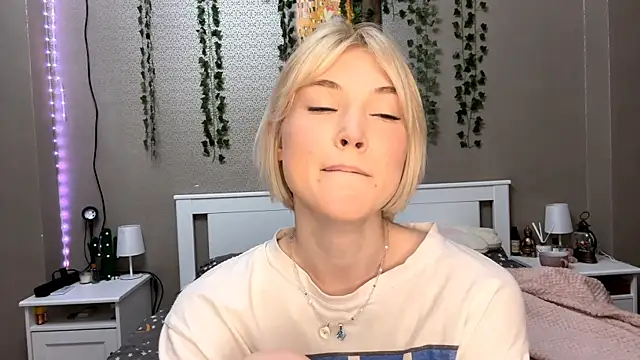 Snapshot of LlsabethHaze chatting on February 9, 2026, 2:04 pm LlsabethHaze online show from February 9, 2026, 2:04 pm