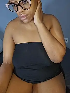 Snapshot of Sultrydiva1 chatting on February 16, 2026, 5:39 am Sultrydiva1 online show from February 16, 2026, 5:39 am