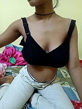 Snapshot of Angelqueen15 chatting on January 18, 2026, 1:58 pm Angelqueen15 online show from January 18, 2026, 1:58 pm