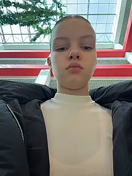 AshleyMur online show from March 18, 2026, 6:38 am