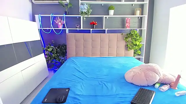 StephieRousee online show from March 13, 2026, 6:18 am