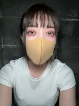 Snapshot of minami_room chatting on August 5, 2026, 12:21 pm minami room online show from August 5, 2026, 12:21 pm