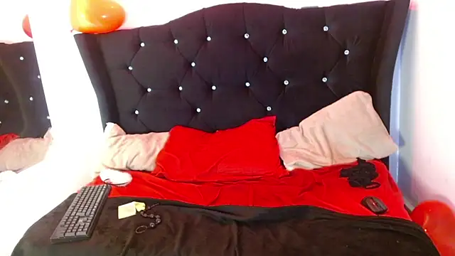 Snapshot of Neko_ne69 chatting on February 13, 2026, 1:33 pm Neko ne69 online show from February 13, 2026, 1:33 pm