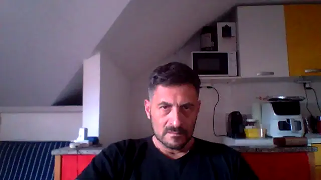 Snapshot of colosone chatting on May 12, 2026, 12:44 pm colosone online show from May 12, 2026, 12:44 pm