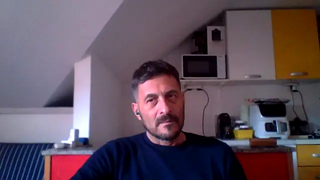 Snapshot of colosone chatting on May 14, 2026, 12:46 pm colosone online show from May 14, 2026, 12:46 pm