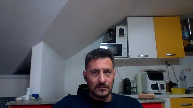 Snapshot of colosone chatting on May 15, 2026, 4:16 pm colosone online show from May 15, 2026, 4:16 pm