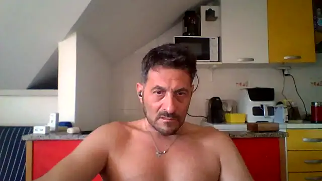 Snapshot of colosone chatting on May 4, 2026, 6:49 am colosone online show from May 4, 2026, 6:49 am