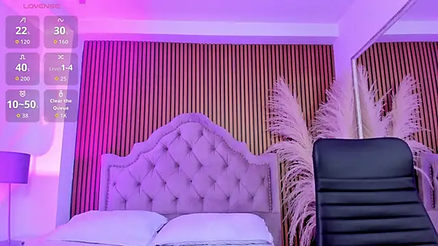 Snapshot of Violett_hott_ chatting on February 27, 2026, 1:11 pm Violett hott online show from February 27, 2026, 1:11 pm