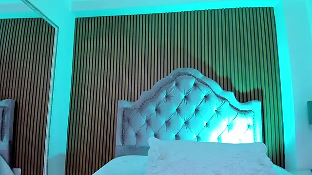 Snapshot of Violett_hott_ chatting on January 16, 2026, 1:26 pm Violett hott online show from January 16, 2026, 1:26 pm