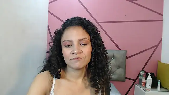 Little18Doll online show from April 12, 2026, 6:55 pm