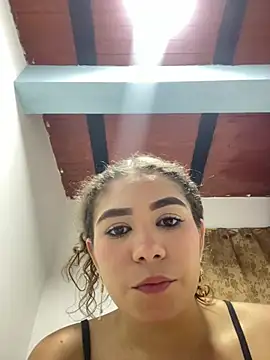 CamilaCastillo online show from June 3, 2026, 3:18 am