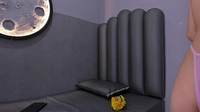 Luna  02 online show from February 18, 2026, 12:01 pm