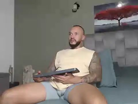 Snapshot of LeonGolds chatting on February 18, 2026, 10:28 pm LeonGolds online show from February 18, 2026, 10:28 pm