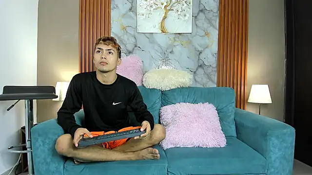 Snapshot of AVENGER_BOYS2026 chatting on February 25, 2026, 7:36 pm AVENGER BOYS2026 online show from February 25, 2026, 7:36 pm