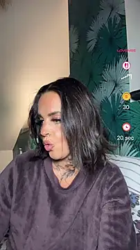 Snapshot of venustattoue chatting on May 15, 2026, 9:24 pm venustattoue online show from May 15, 2026, 9:24 pm