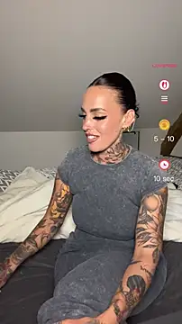 Snapshot of venustattoue chatting on May 11, 2026, 12:39 pm venustattoue online show from May 11, 2026, 12:39 pm