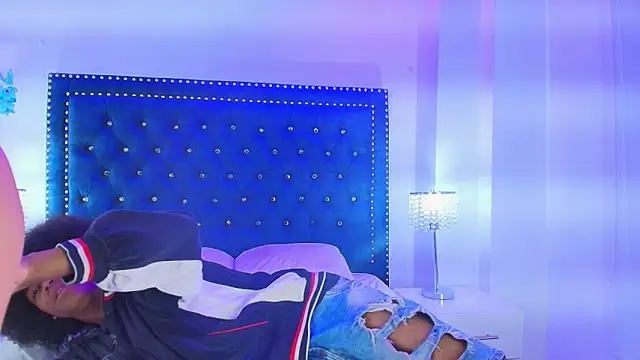 Snapshot of Cristal_and_luke chatting on March 4, 2026, 3:25 am Cristal and luke online show from March 4, 2026, 3:25 am