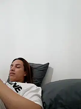 ofjuliaa online show from March 17, 2026, 10:07 am