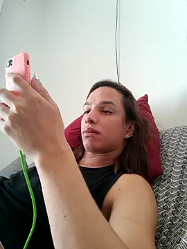 ofjuliaa online show from February 11, 2026, 5:46 pm