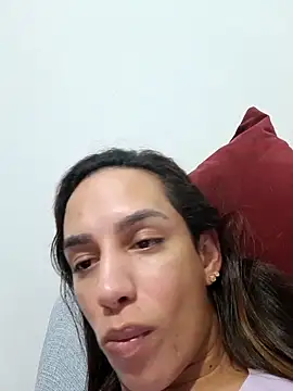 ofjuliaa online show from April 15, 2026, 8:53 am