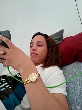 ofjuliaa online show from April 13, 2026, 6:56 pm