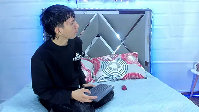 Snapshot of BunnyLove_ chatting on January 12, 2026, 12:06 am BunnyLove online show from January 12, 2026, 12:06 am