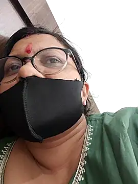 piryasharma005 online show from April 20, 2026, 7:48 pm