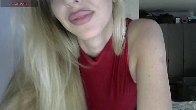 LizaSweetyq online show from April 28, 2026, 12:09 pm