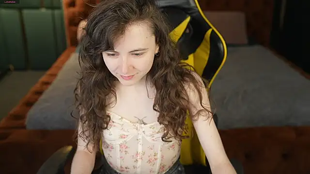 Snapshot of Orly_flame chatting on June 19, 2026, 10:43 am Orly flame online show from June 19, 2026, 10:43 am