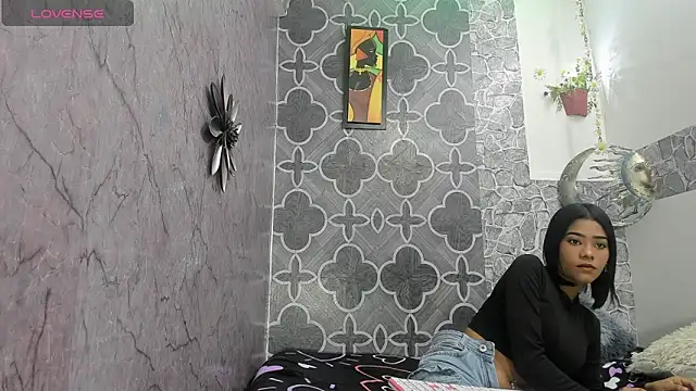 lily bloomx18 online show from January 7, 2026, 3:06 pm