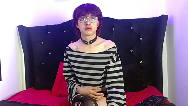 Snapshot of Angel_adrien chatting on February 25, 2026, 12:49 pm Angel adrien online show from February 25, 2026, 12:49 pm