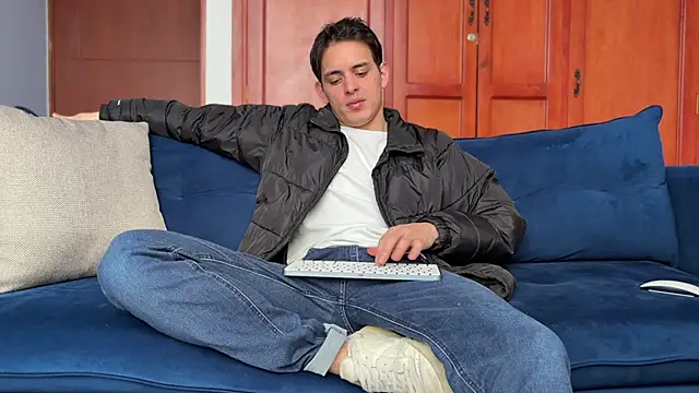 Enzho liam online show from March 27, 2026, 4:52 pm