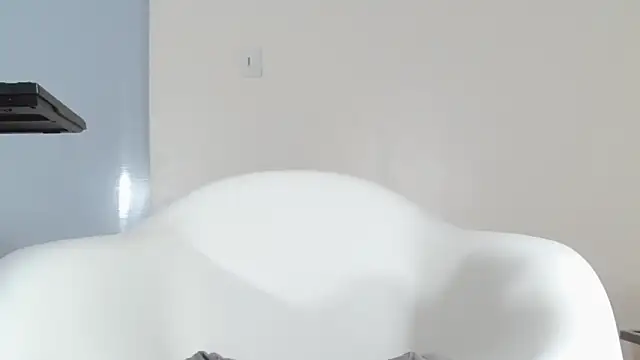 Snapshot of Little_Leksa chatting on February 1, 2026, 2:04 pm Little Leksa online show from February 1, 2026, 2:04 pm