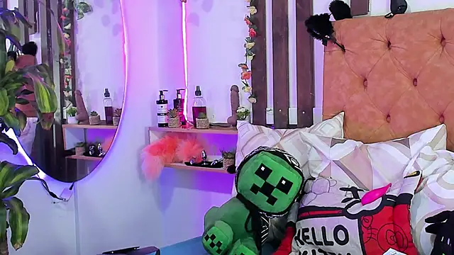 Snapshot of MeowMota_ chatting on February 5, 2026, 6:04 pm MeowMota online show from February 5, 2026, 6:04 pm