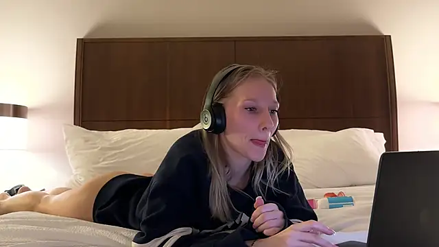 mysunidreamss online show from March 28, 2026, 2:12 am