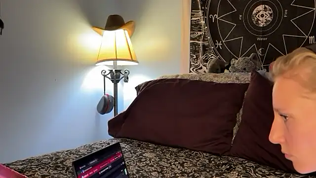 mysunidreamss online show from February 5, 2026, 2:07 am