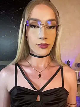 Snapshot of Alana_Stone chatting on August 1, 2026, 7:45 pm Alana Stone online show from August 1, 2026, 7:45 pm