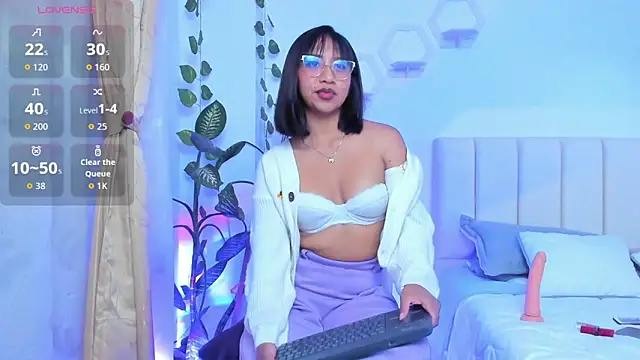 emily7  online show from February 21, 2026, 8:55 pm