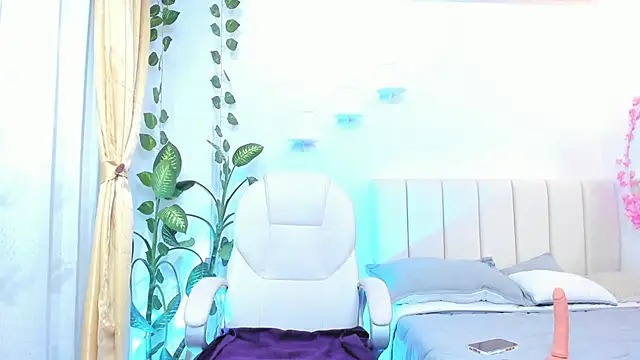 emily7  online show from February 2, 2026, 8:41 pm