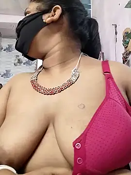 pinkisaha75 online show from April 8, 2026, 2:02 am