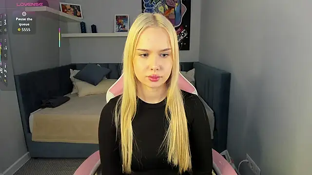 NicoletaCooper online show from January 14, 2026, 11:58 am