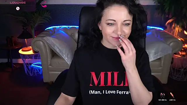 Dafni Monn online show from March 31, 2026, 5:42 am