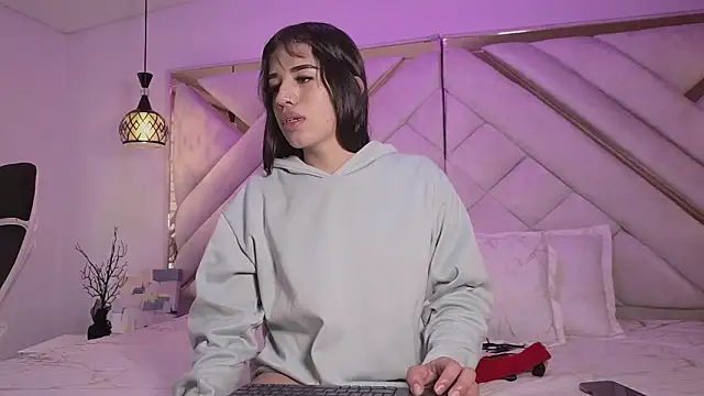 Snapshot of zoevg chatting on February 3, 2026, 12:32 pm zoevg online show from February 3, 2026, 12:32 pm