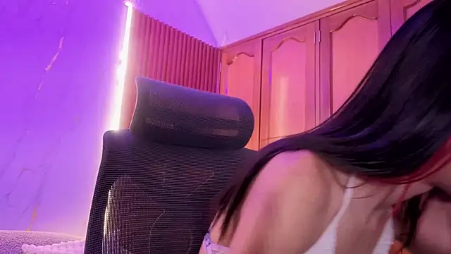 dulcetorresvg online show from April 8, 2026, 3:08 am