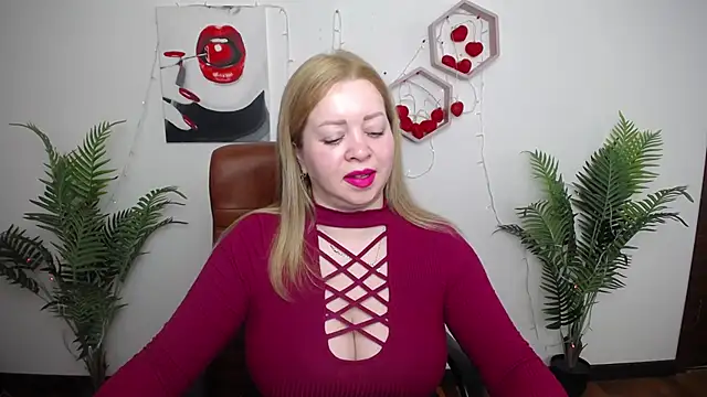 OliviaVerr online show from April 24, 2026, 1:02 pm