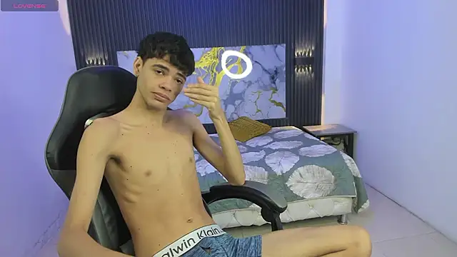 Dark Desiree18 online show from February 18, 2026, 12:23 pm